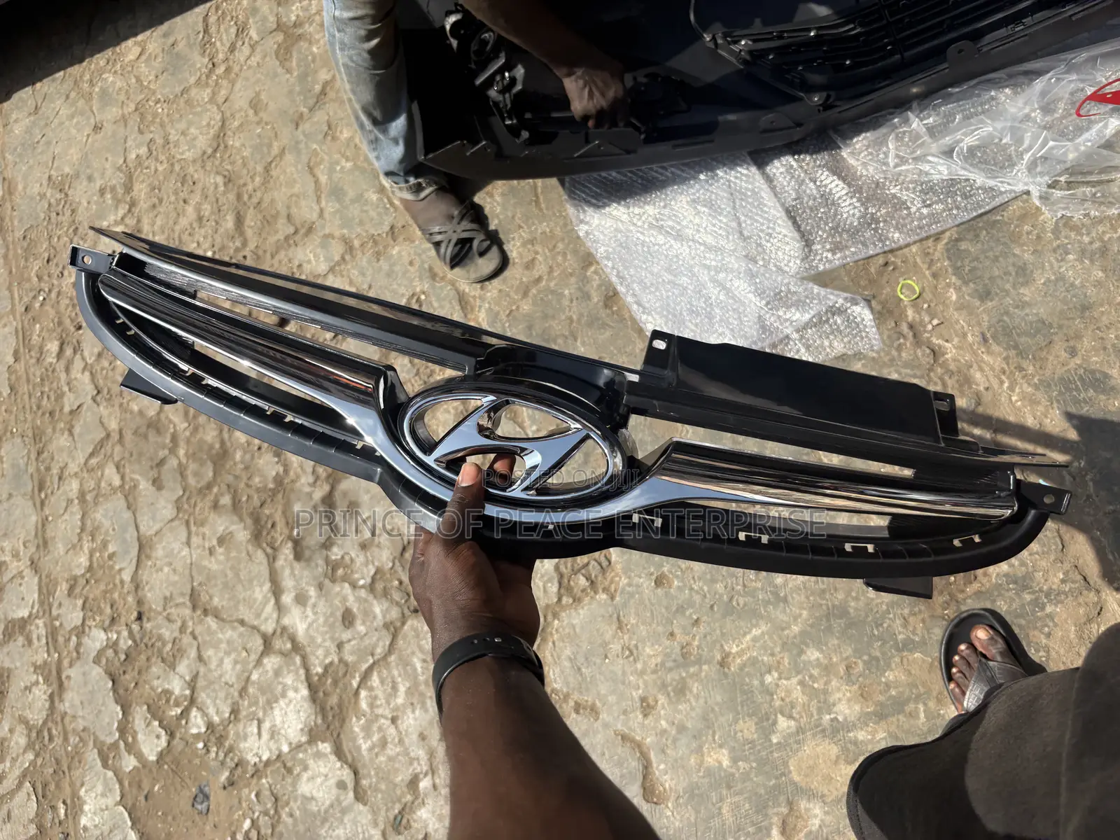 Hyundai Elantra 2014 2015 Front Top Shells or Grille With Emblem