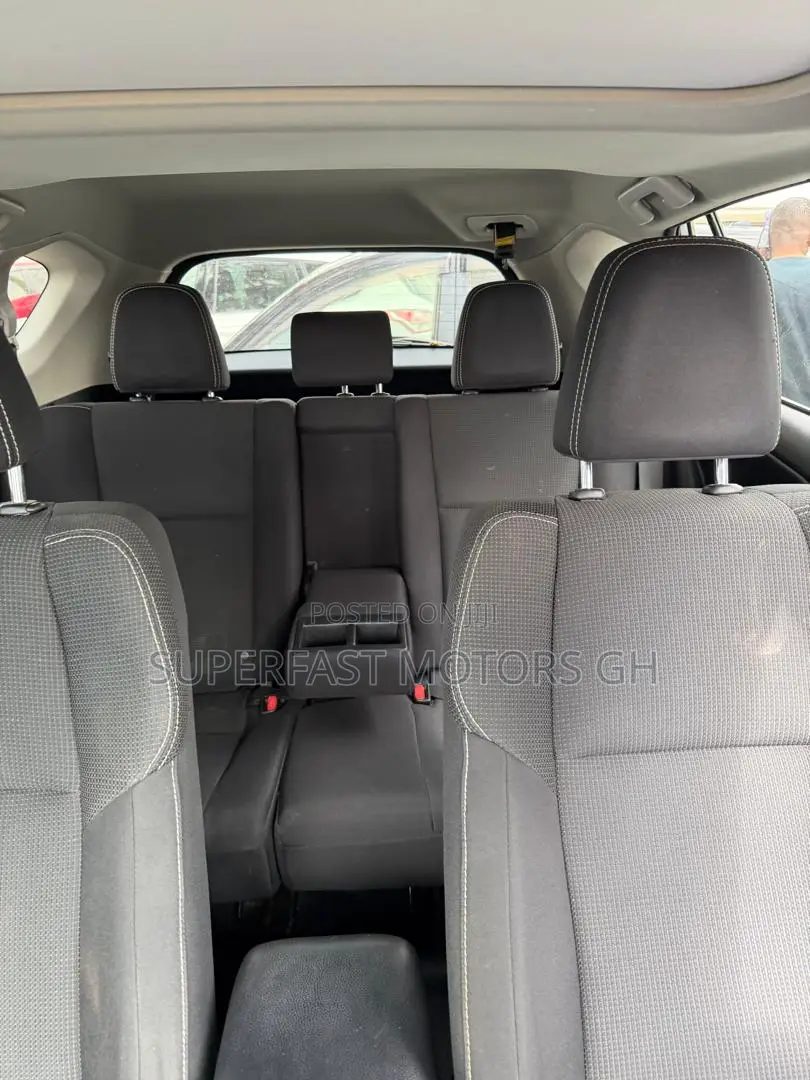 Toyota RAV4 XLE 4dr SUV (2.5L 4cyl 6A) 2018 Gray