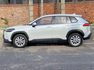 New Toyota Corolla Cross LE 2025 White