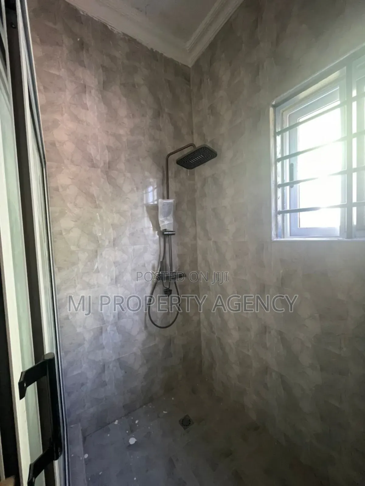 3bdrm House in Spintex Road, Tema Metropolitan for sale