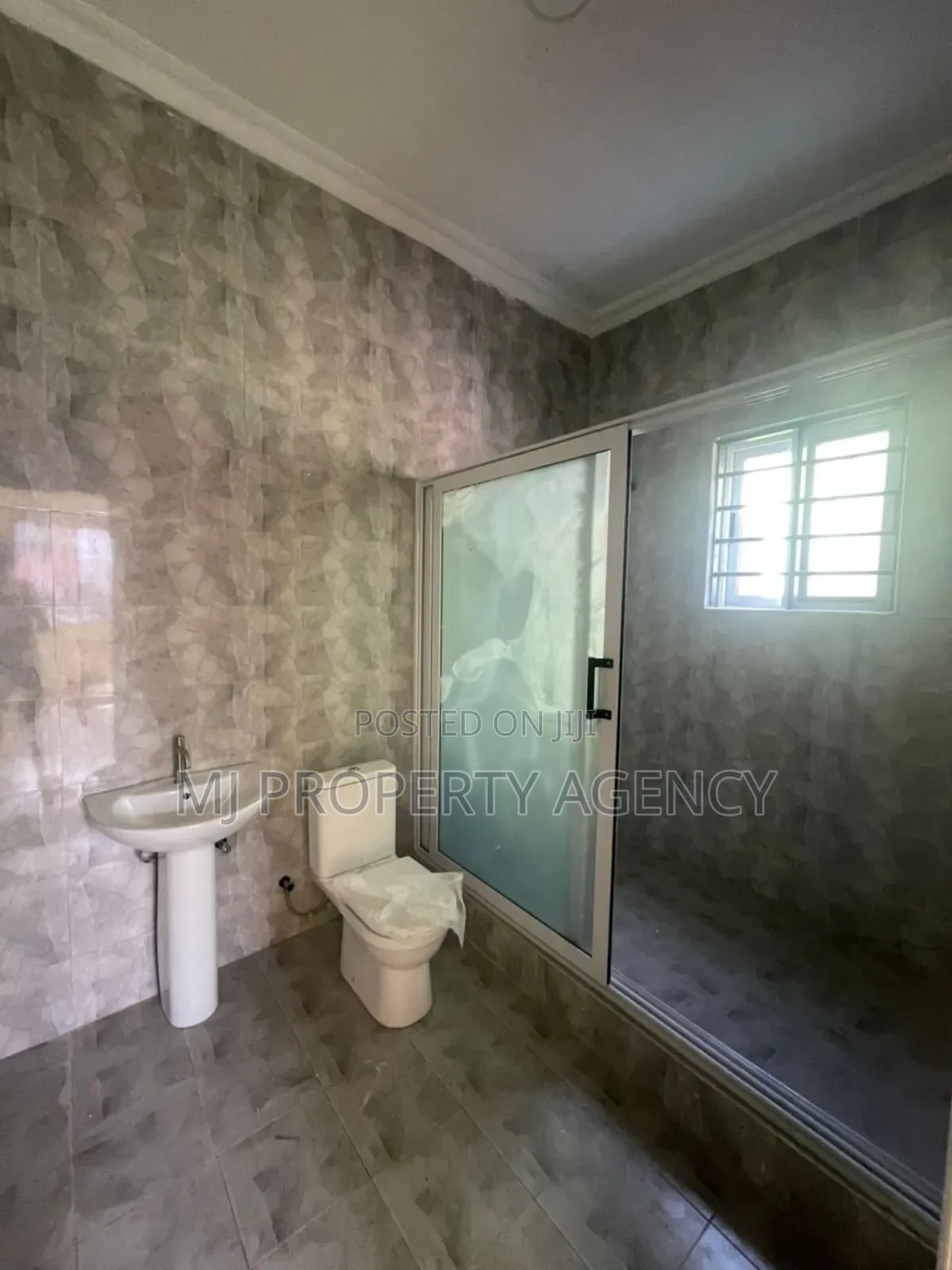 3bdrm House in Spintex Road, Tema Metropolitan for sale