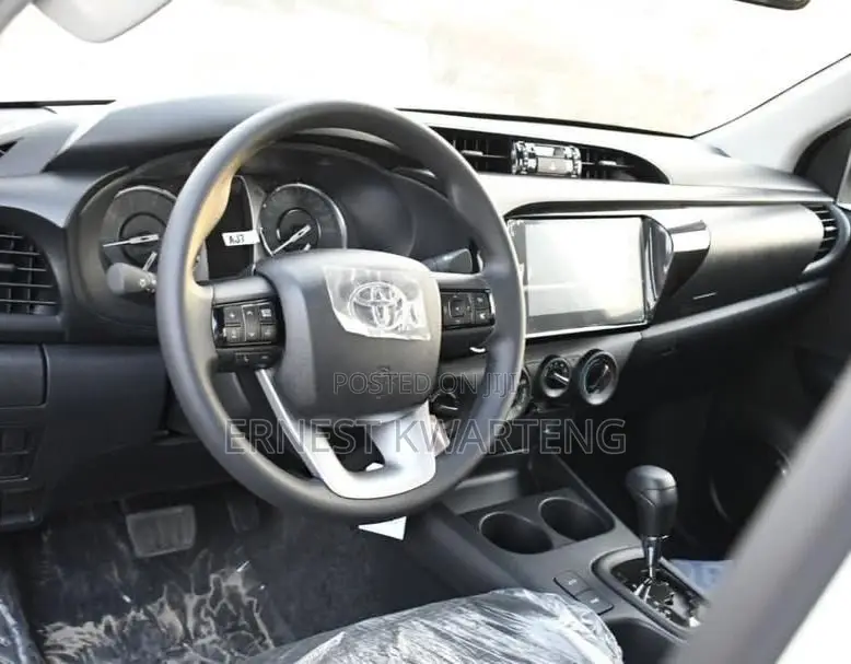 New Toyota Hilux 2025 White
