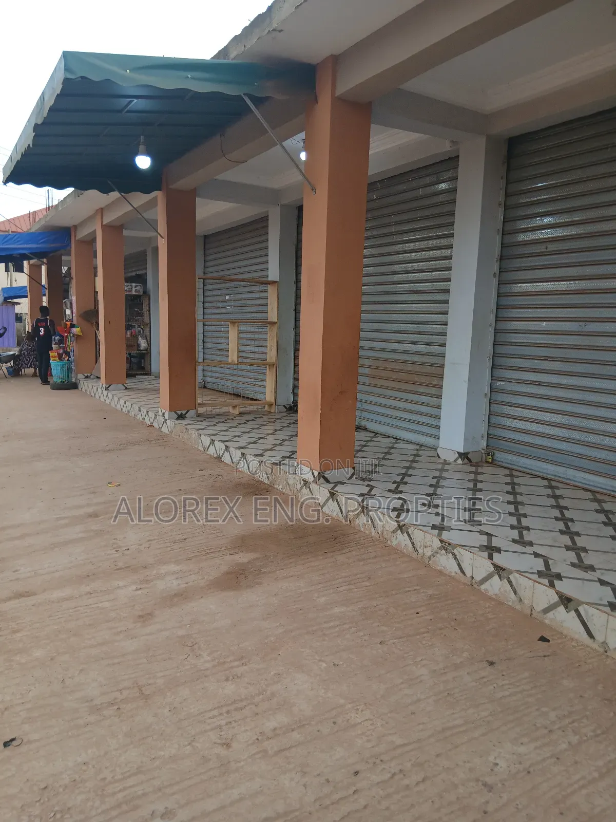 Shop for Rent at New Legon