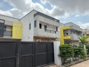 4bdrm Duplex in Pleasantplaces, Ashomang Estate for rent