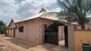 10bdrm Block of Flats in Akropong Near, Atwima Nwabiagya for sale