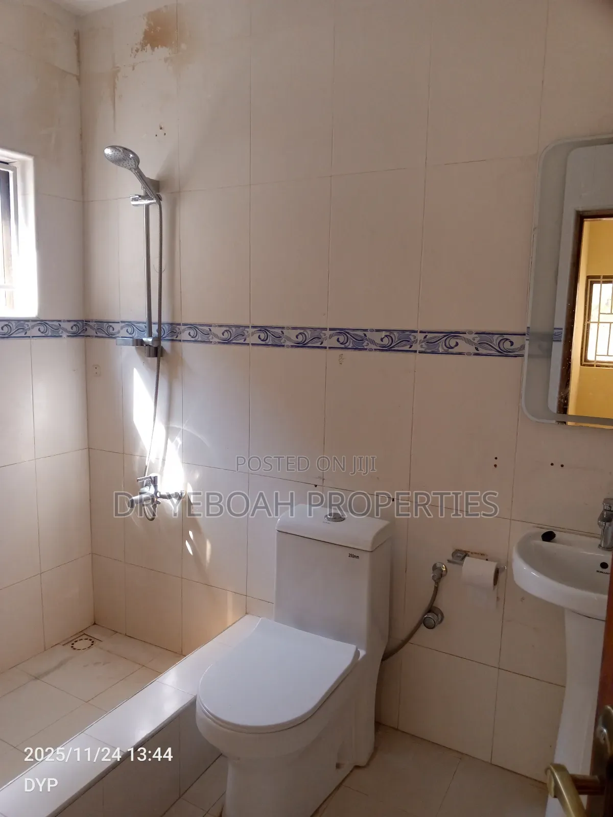 4bdrm House in Spintex Road for rent