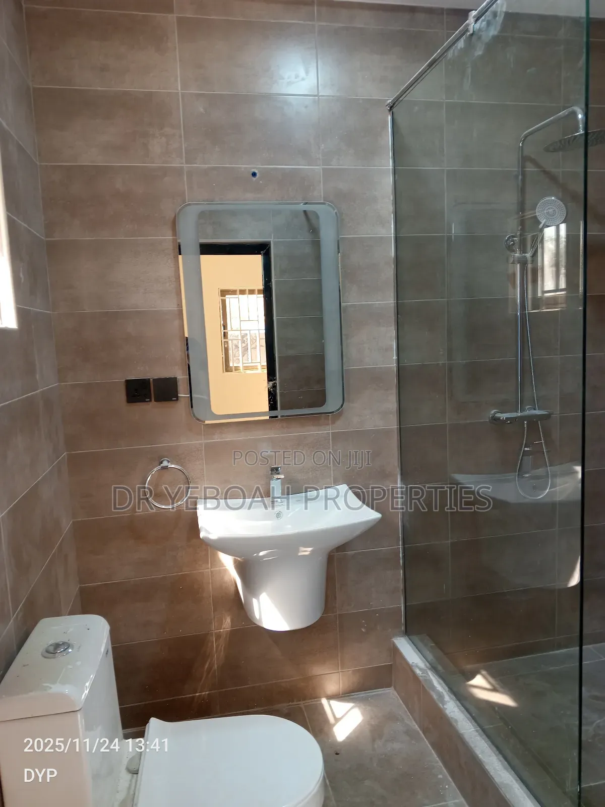 4bdrm House in Spintex Road for rent
