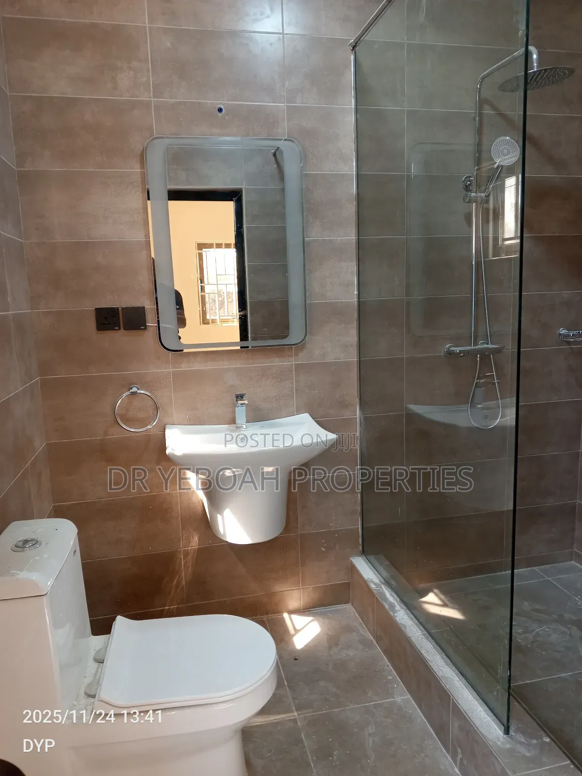 4bdrm House in Spintex Road for rent