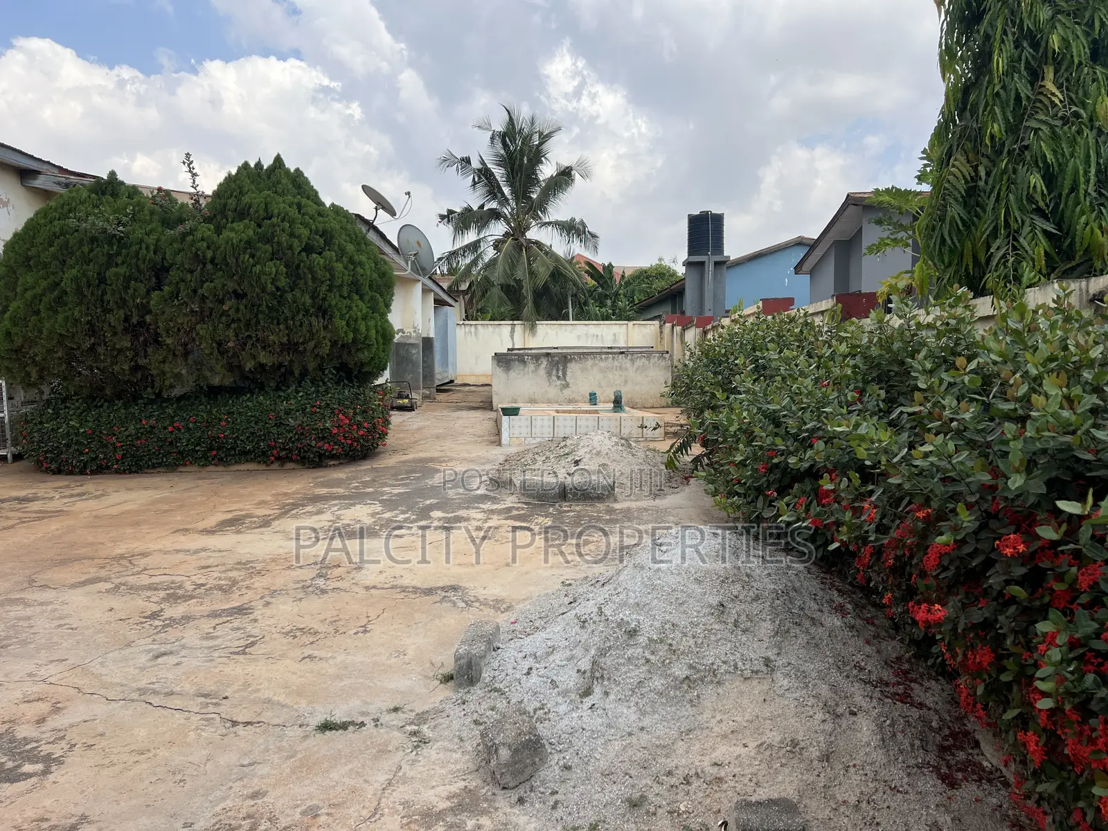 5bdrm House in Santasi Brofoyedu, Kumasi Metropolitan for sale