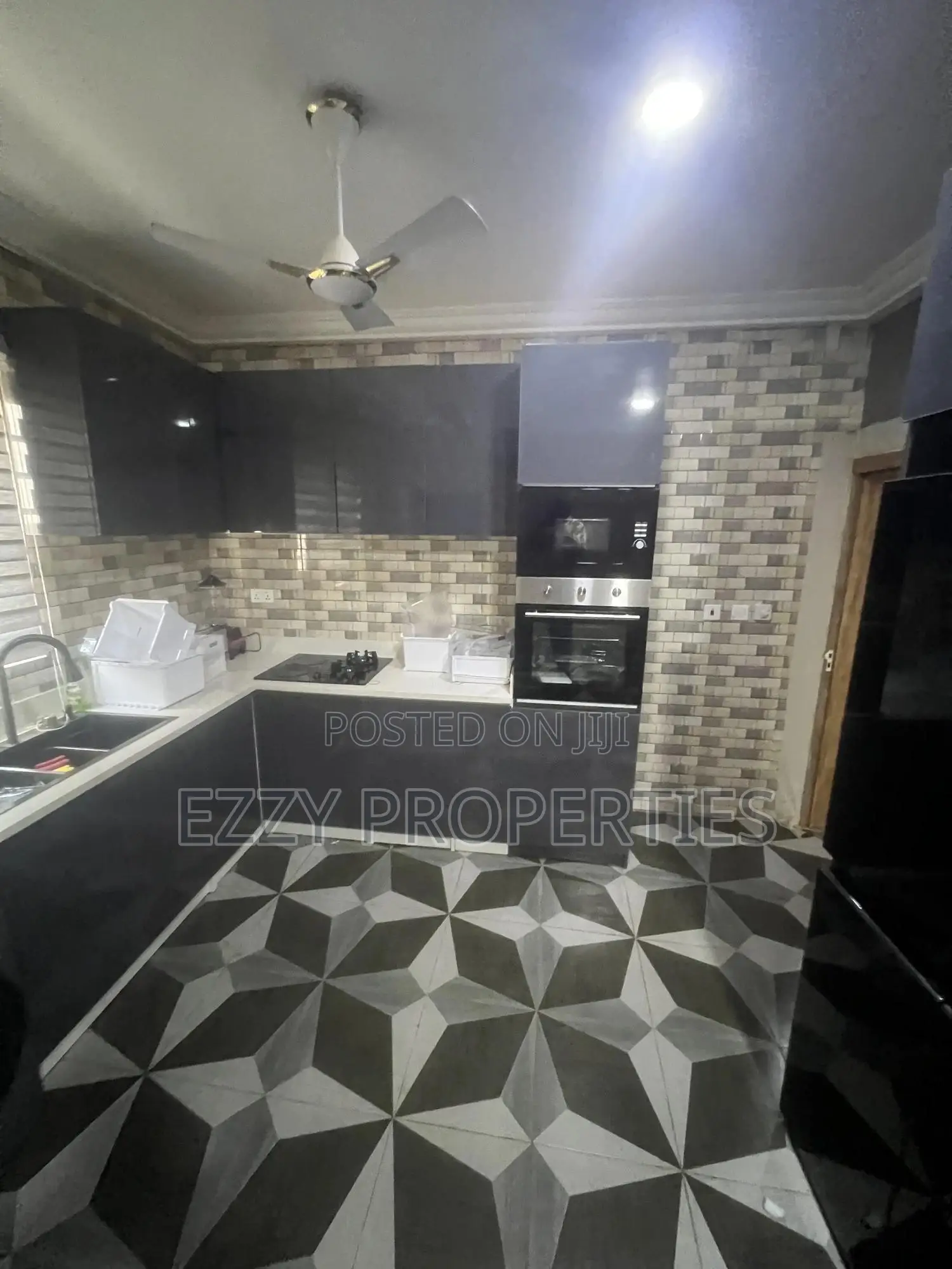 4bdrm House in Amrahia Regimanuel, Ga East Municipal for sale
