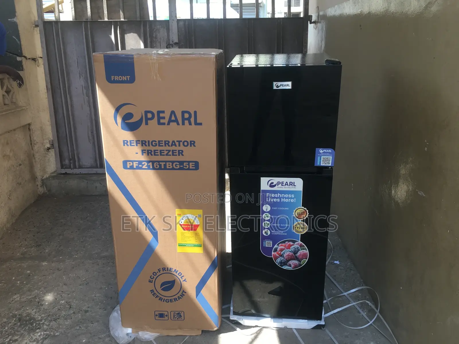 Pearl 136liters Top Freezer Black Mirror Fridge Pf-216tbg-5e