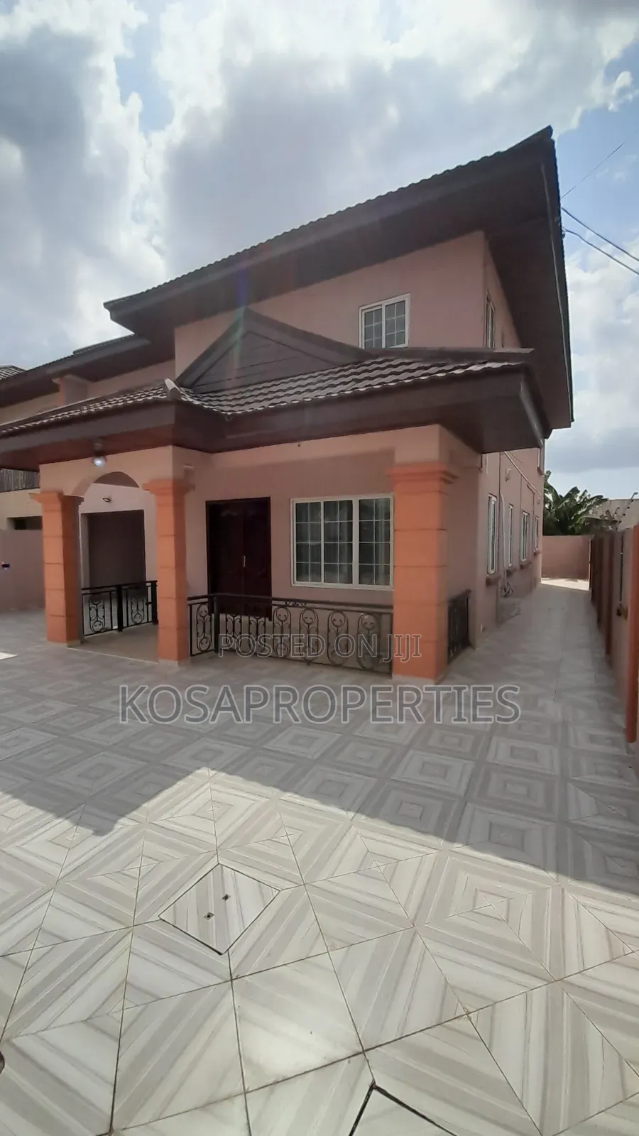 4bdrm House in Adjiringanor, Adjiriganor for sale