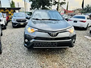 Toyota RAV4 XLE 4dr SUV AWD (2.5L 4cyl 6A) 2018 Gray