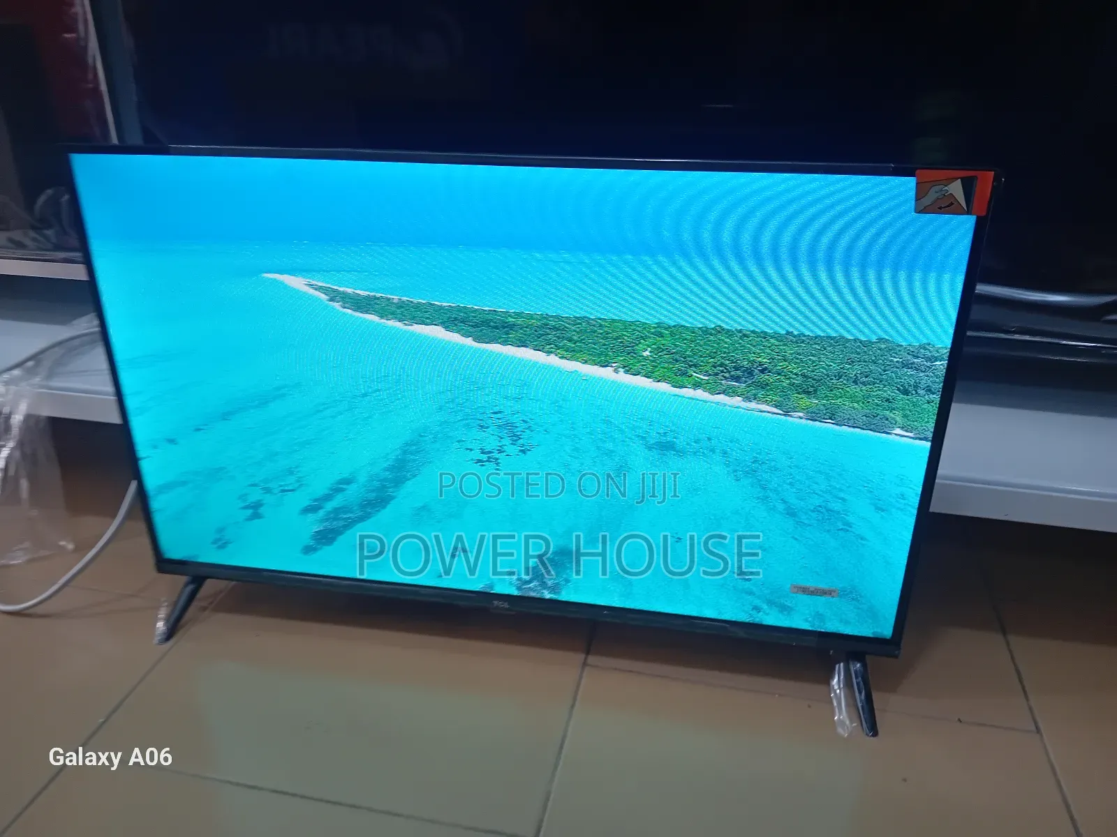 TCL 32" Tv – Perfect for Small Spaces