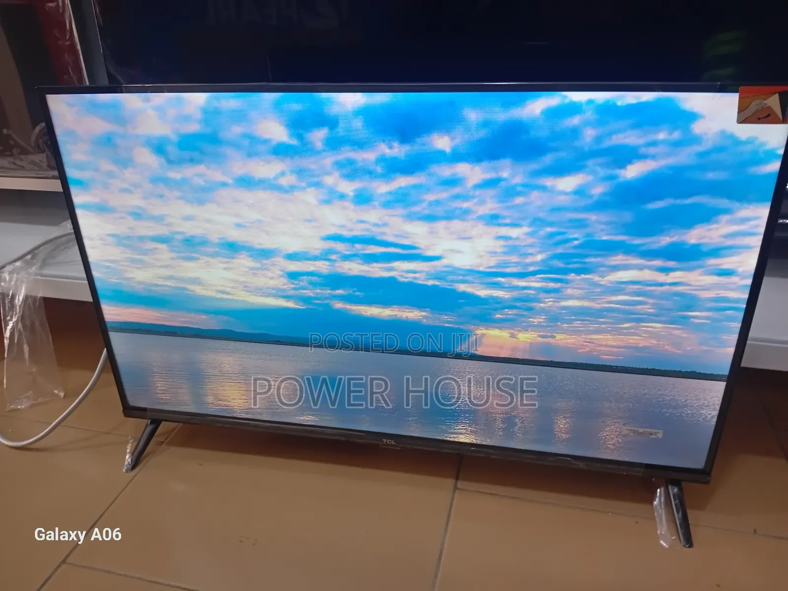 TCL 32" Tv – Perfect for Small Spaces