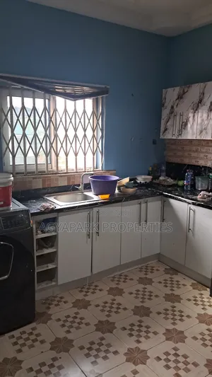 4bdrm Maisonette in Achiaman, Amasaman for sale