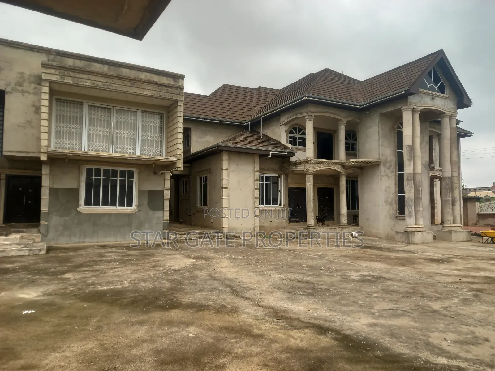 9bdrm House in Tanoso/ Sofoline, Kumasi Metropolitan for sale