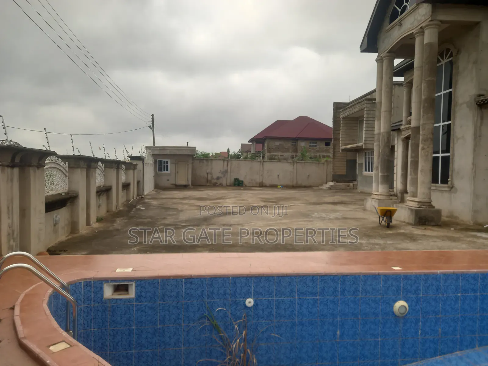 9bdrm House in Tanoso/ Sofoline, Kumasi Metropolitan for sale