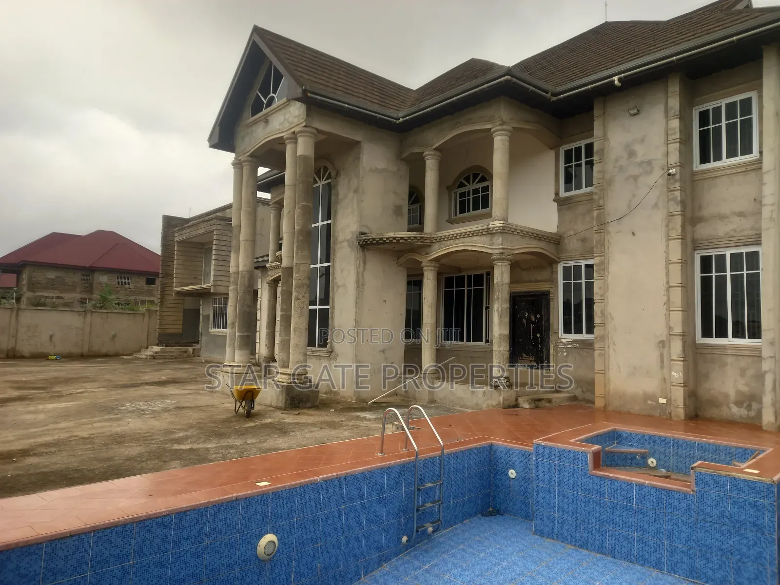 9bdrm House in Tanoso/ Sofoline, Kumasi Metropolitan for sale