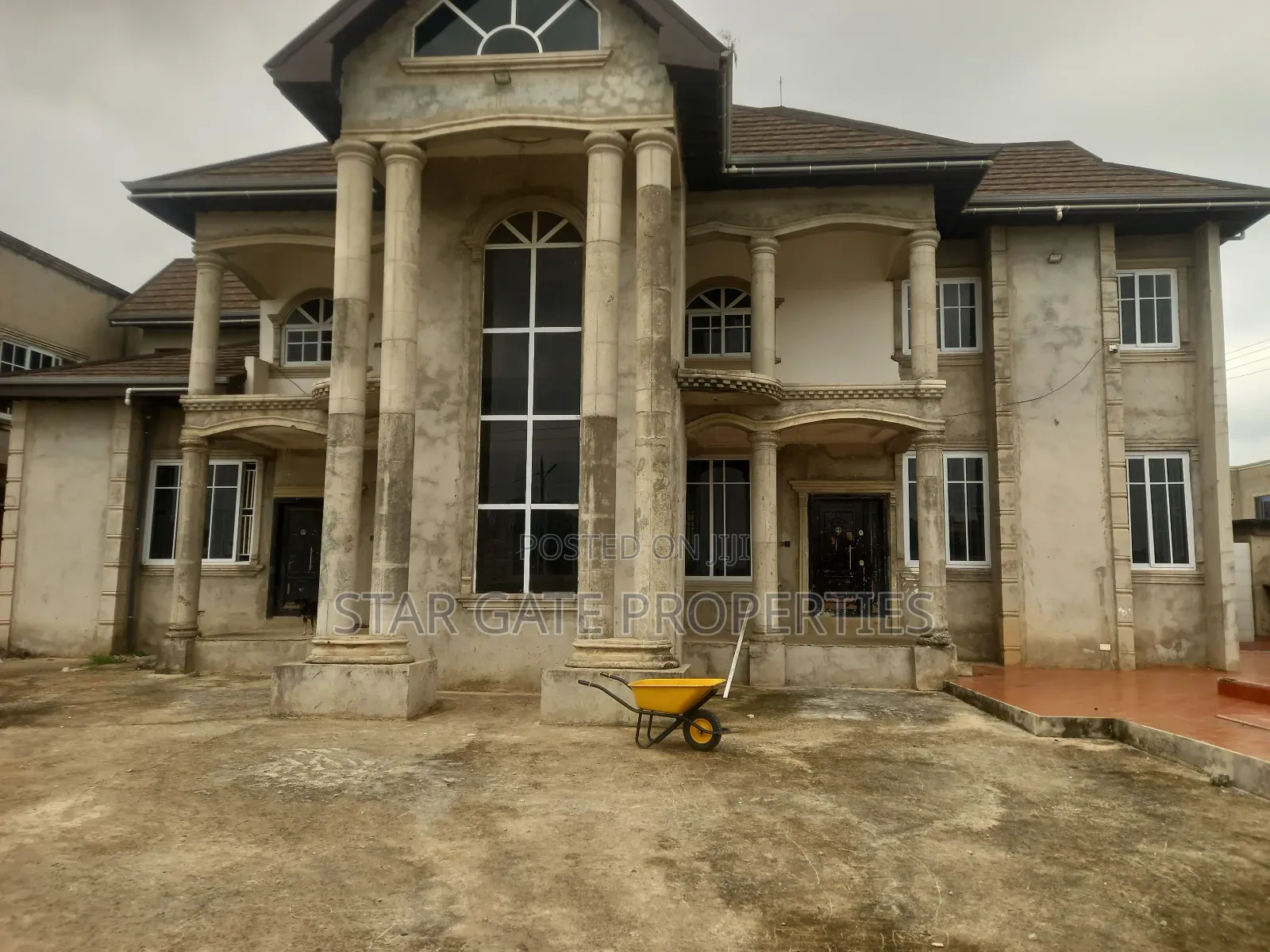 9bdrm House in Tanoso/ Sofoline, Kumasi Metropolitan for sale