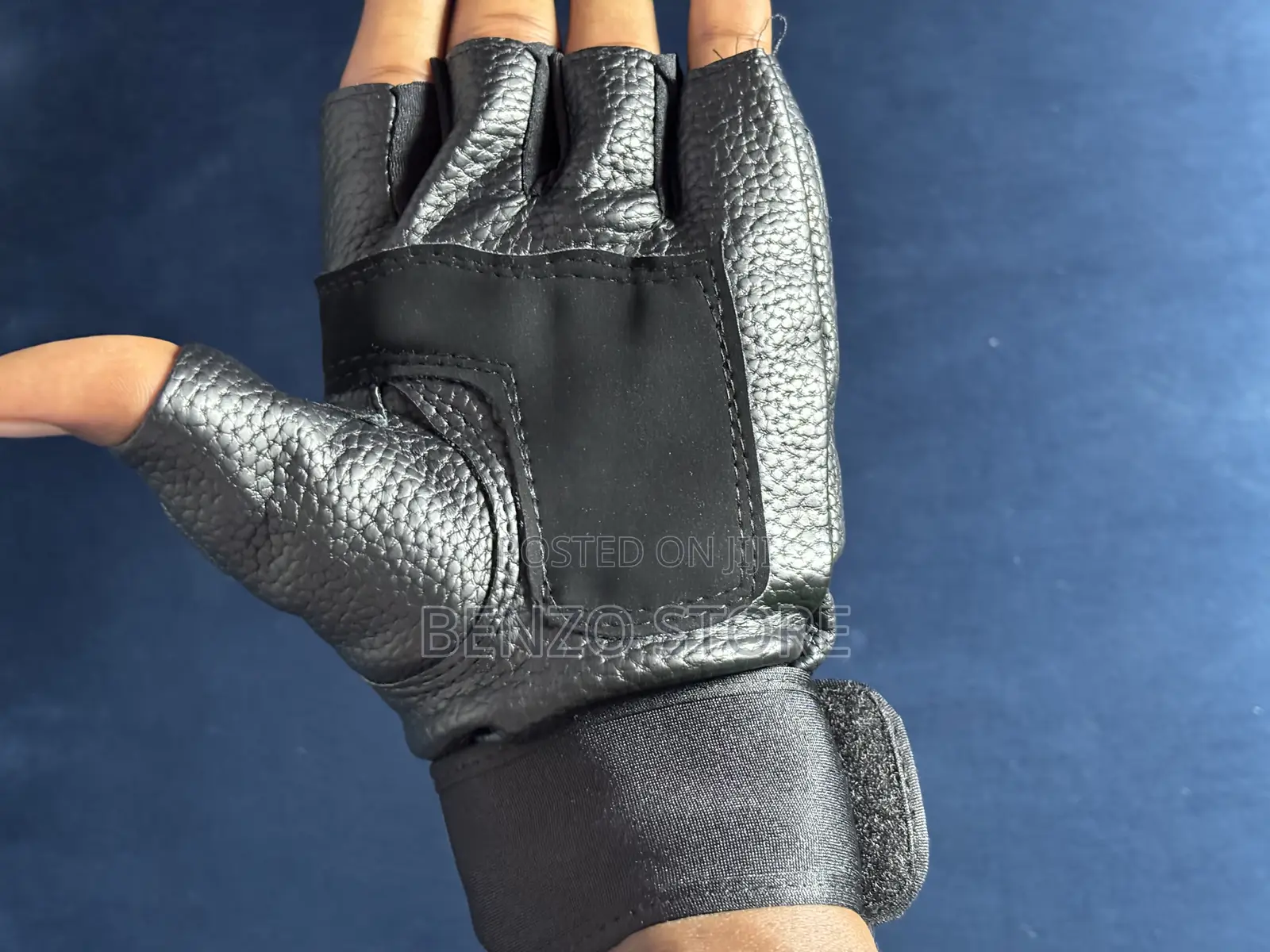 Quality Leather Hand Gloves Available For Gym And Riding