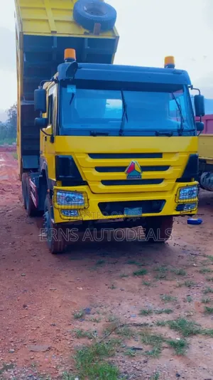 Howo Sinotruk Tipper Truck (Double Axle) – Registered 2023