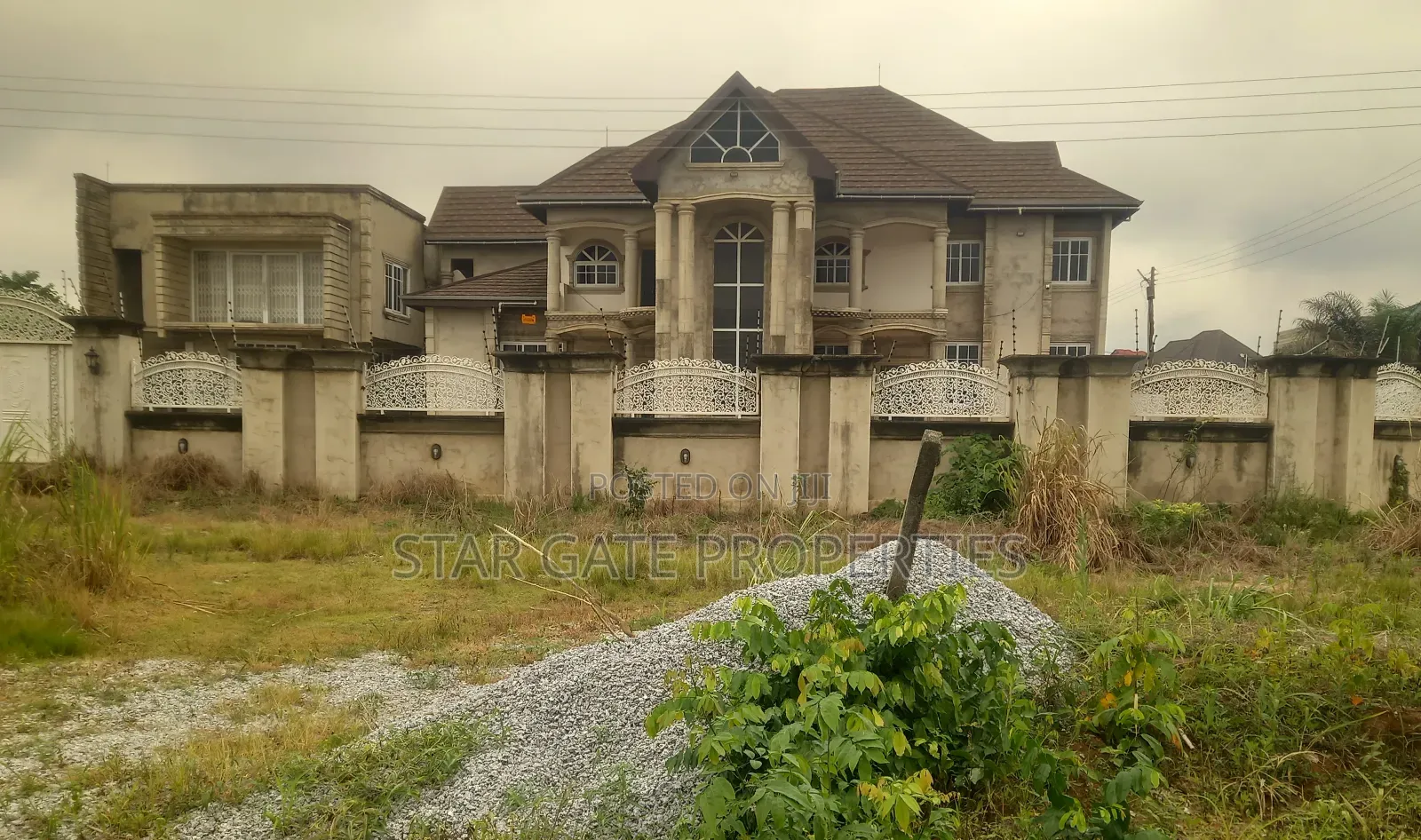 9bdrm House in Star Gate Properties, Kumasi Metropolitan for sale