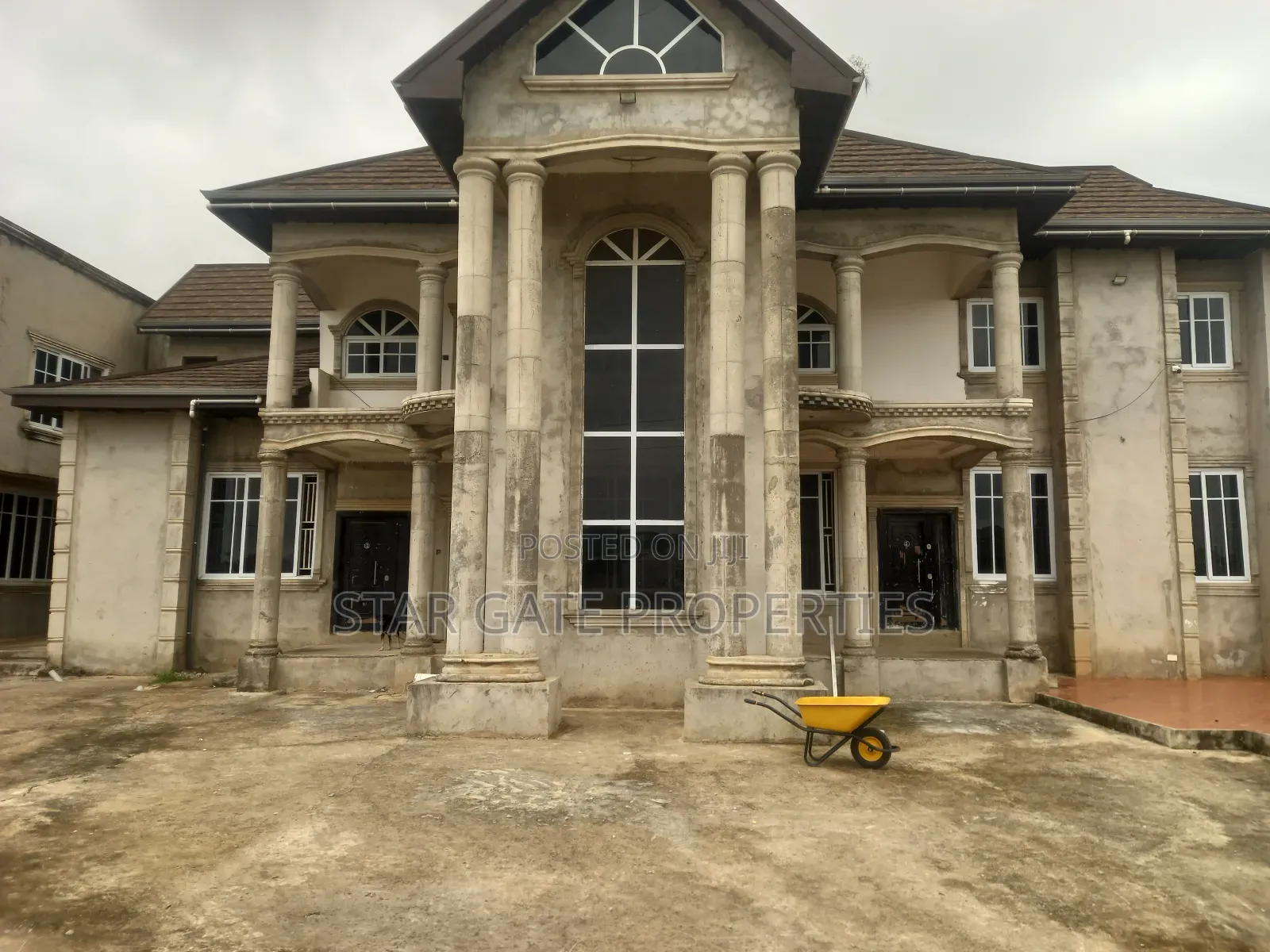 9bdrm House in Star Gate Properties, Kumasi Metropolitan for sale