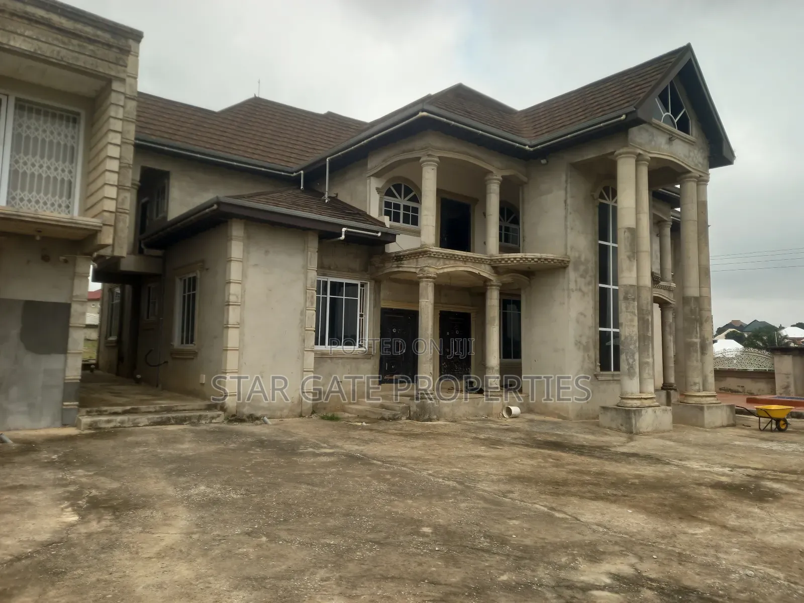 9bdrm House in Star Gate Properties, Kumasi Metropolitan for sale