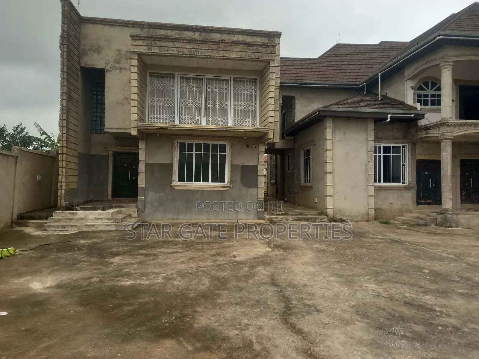 9bdrm House in Star Gate Properties, Kumasi Metropolitan for sale