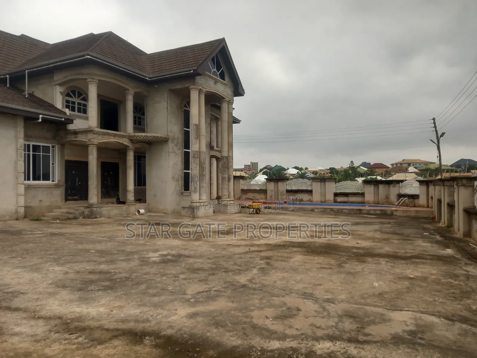 9bdrm House in Star Gate Properties, Kumasi Metropolitan for sale