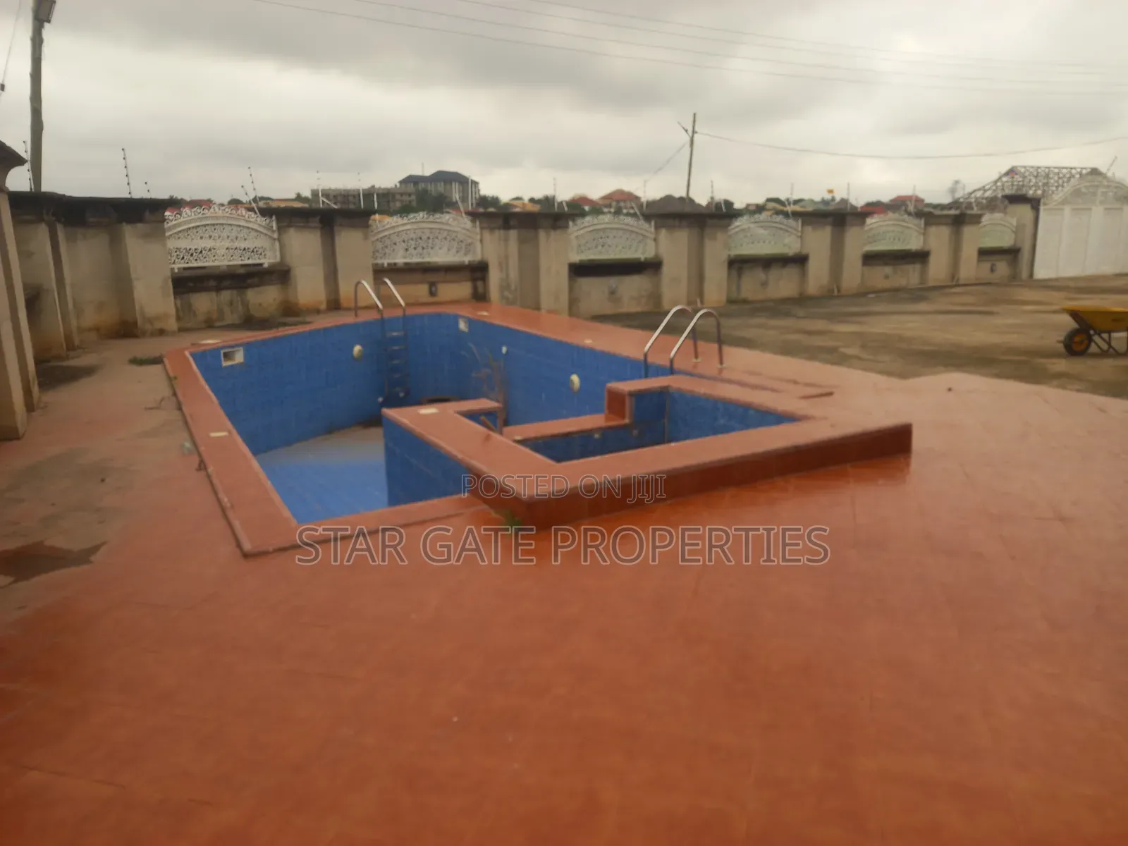 9bdrm House in Star Gate Properties, Kumasi Metropolitan for sale