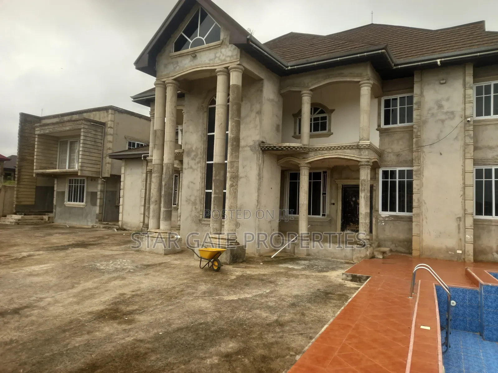 9bdrm House in Star Gate Properties, Kumasi Metropolitan for sale