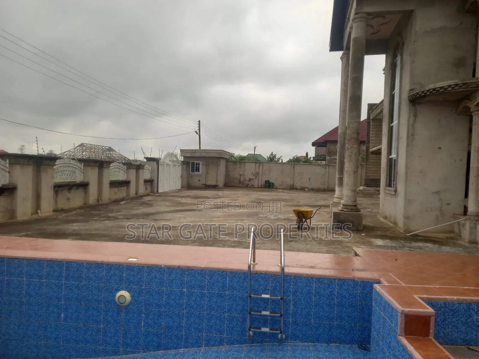 9bdrm House in Star Gate Properties, Kumasi Metropolitan for sale