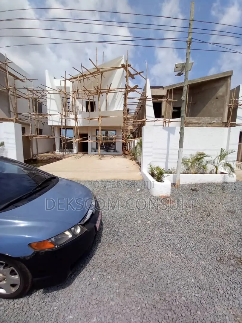 3bdrm House in Adjiriganor for sale