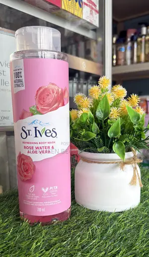 St Ives Body Wash 700ml