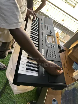 Yamaha PSR - E473 Keyboard