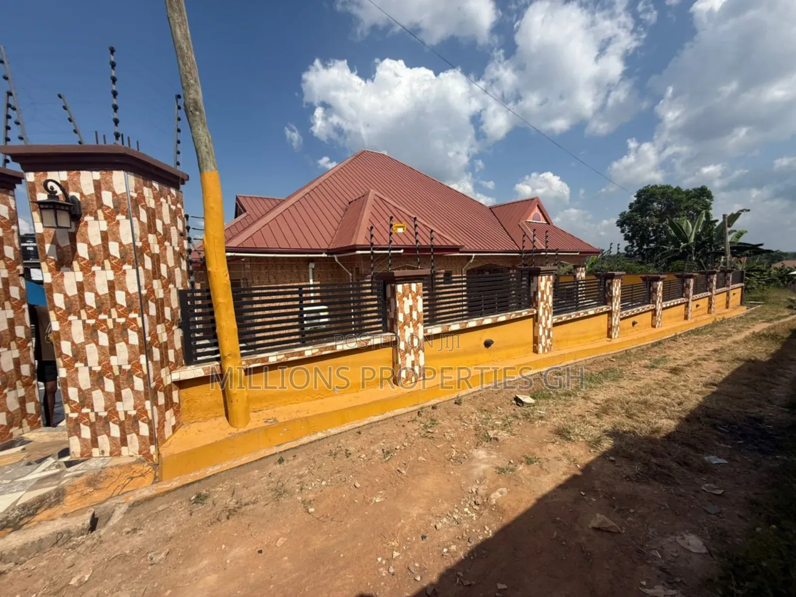 6bdrm House in Millions Properties, Ejisu-Juaben Municipal for sale