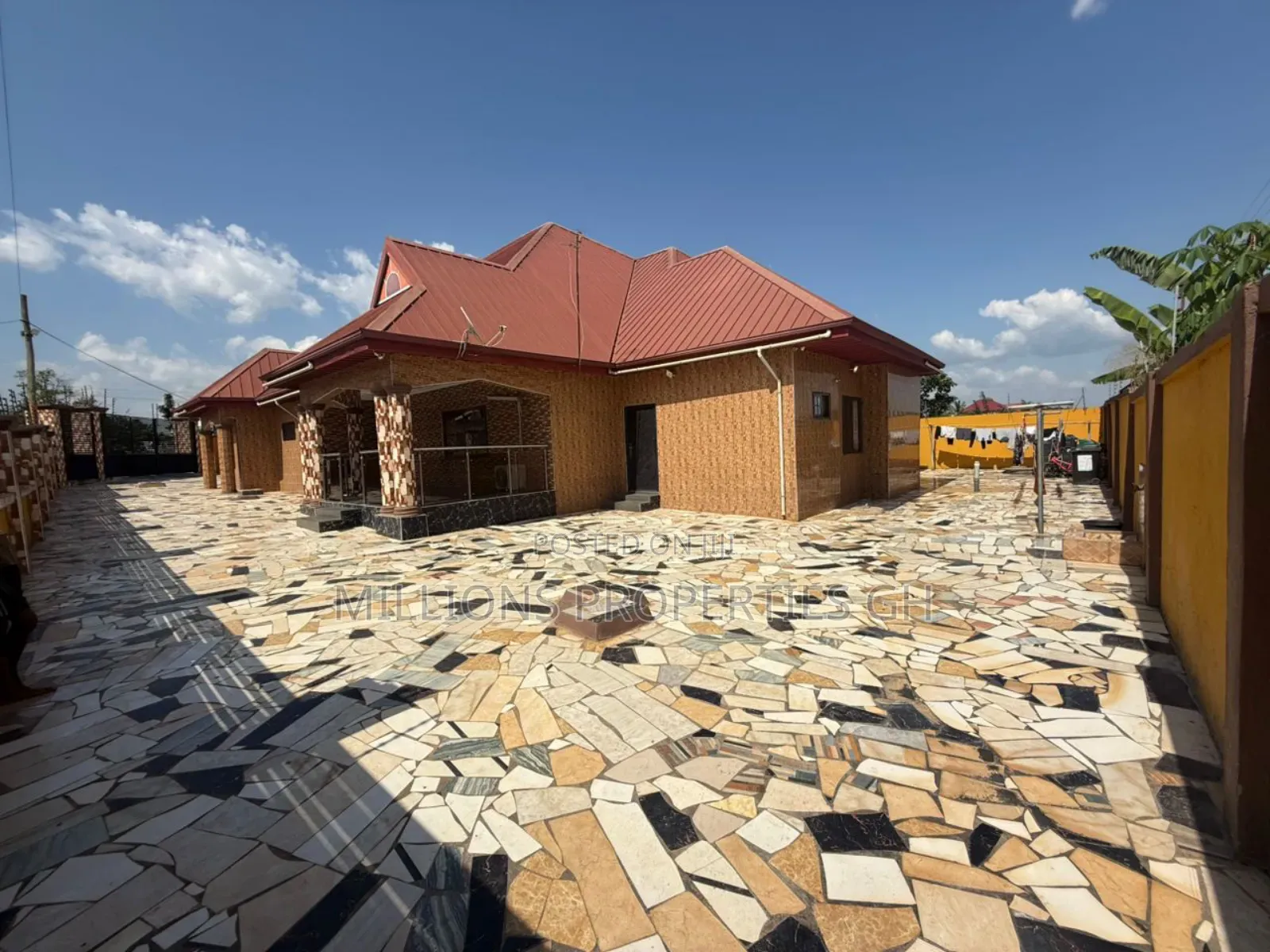 6bdrm House in Millions Properties, Ejisu-Juaben Municipal for sale