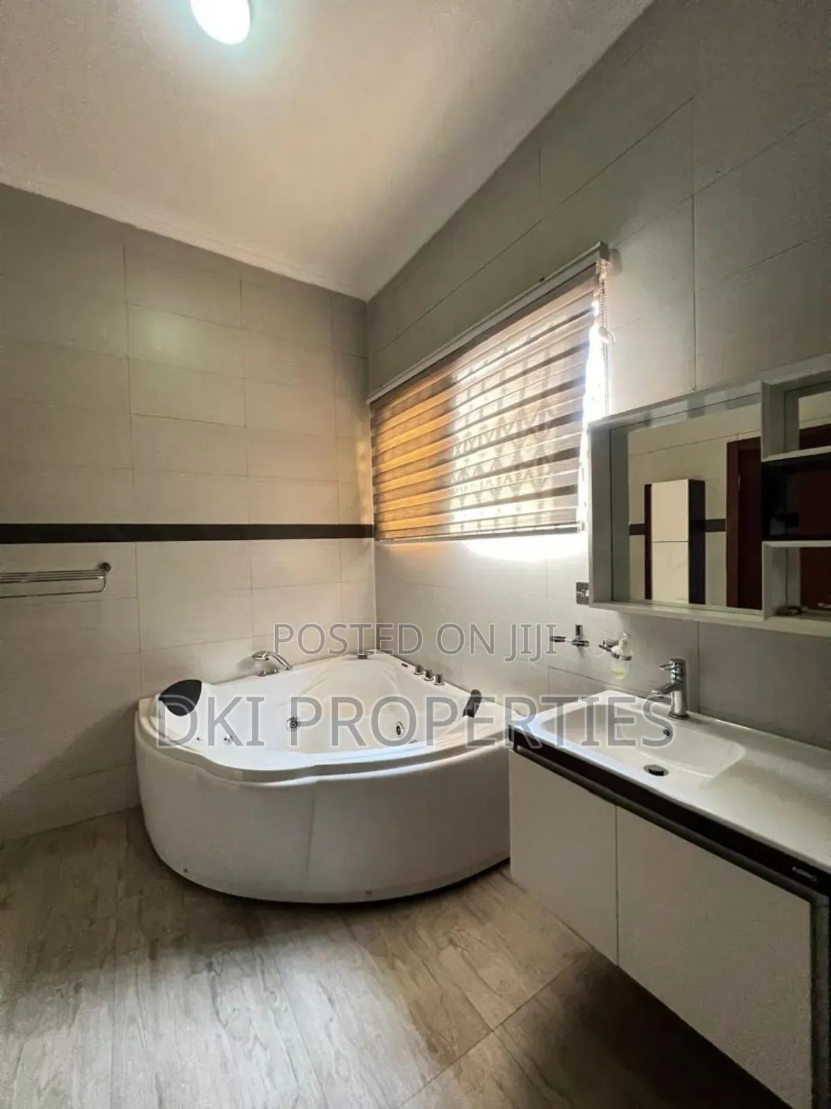 5bdrm House in Dki Properties, Community 25 for sale