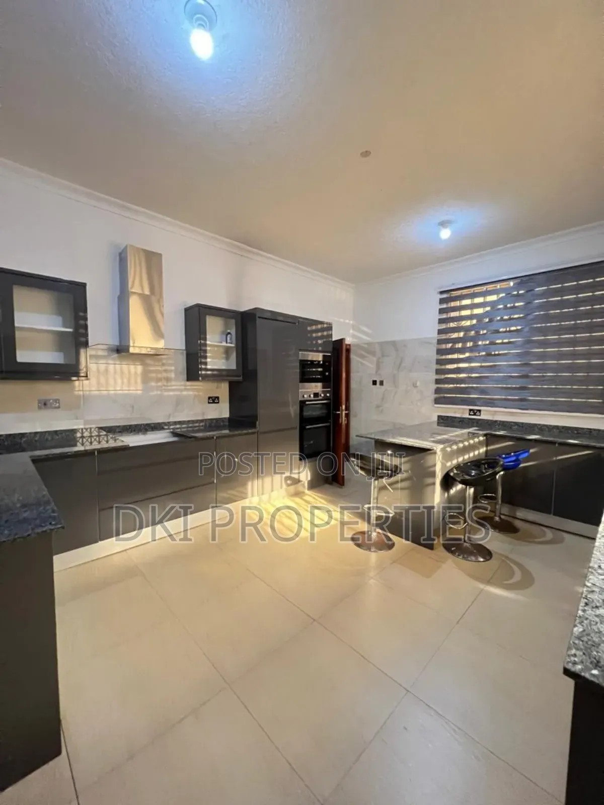5bdrm House in Dki Properties, Community 25 for sale