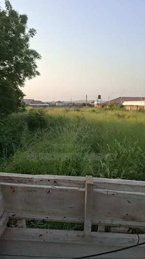 4 Plots on the Main Tema-Aflao Community 25 Road