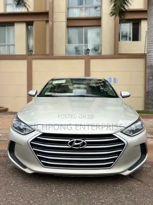 Hyundai Elantra SE Sedan FWD (2.0L 4cyl 6M) 2017 Pearl
