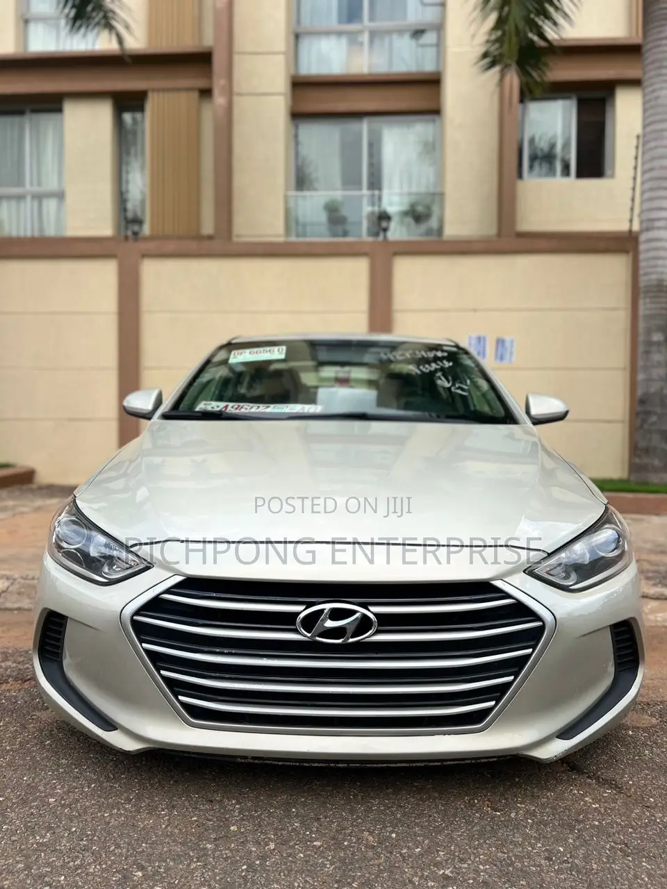 Hyundai Elantra SE Sedan FWD (2.0L 4cyl 6M) 2017 Pearl