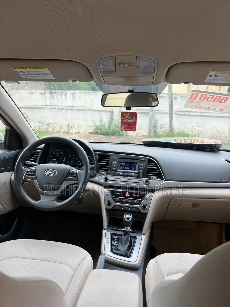 Hyundai Elantra SE Sedan FWD (2.0L 4cyl 6M) 2017 Pearl