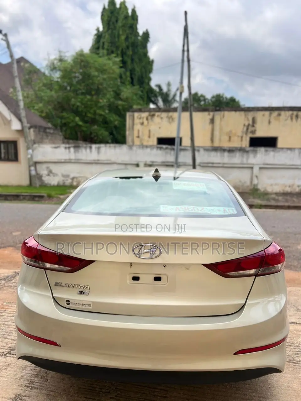 Hyundai Elantra SE Sedan FWD (2.0L 4cyl 6M) 2017 Pearl
