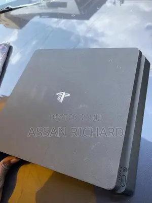 Playstation 4 Slim Available on the Low Price.