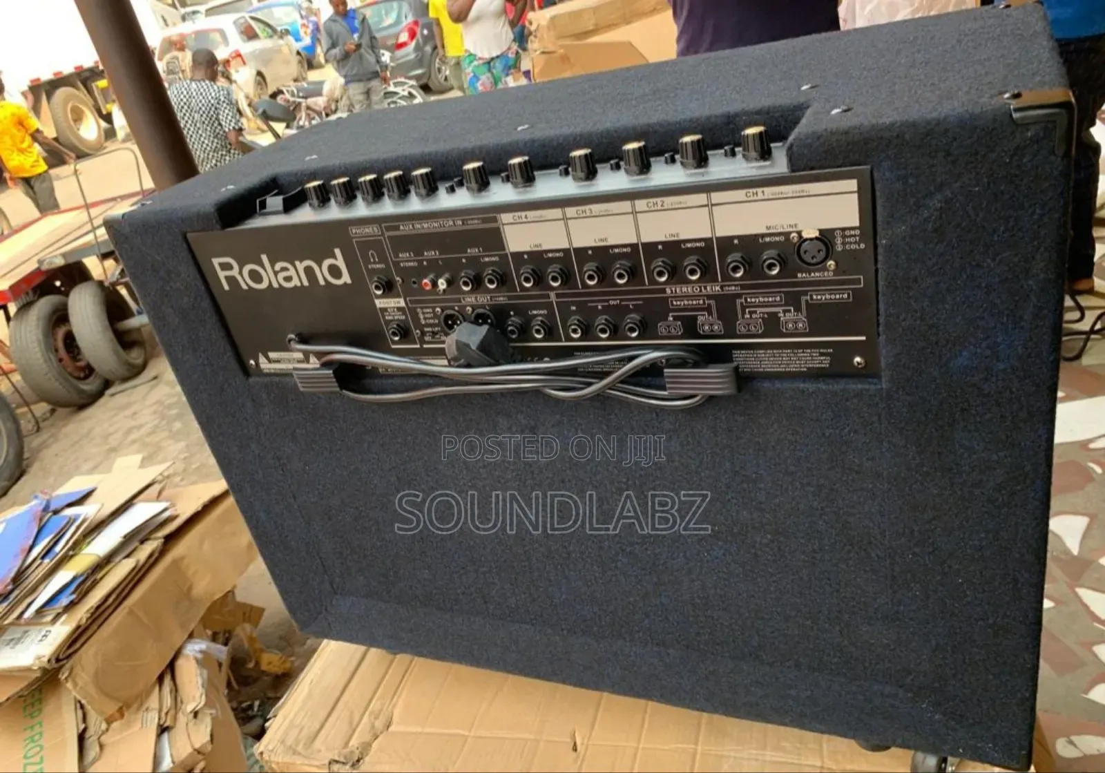 Roland Kc-880 Stereo Keyboard Amplifier Speaker
