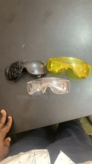 Safety Goggles– Dustproof Workshop Eyewear & Eye Protector, Clear