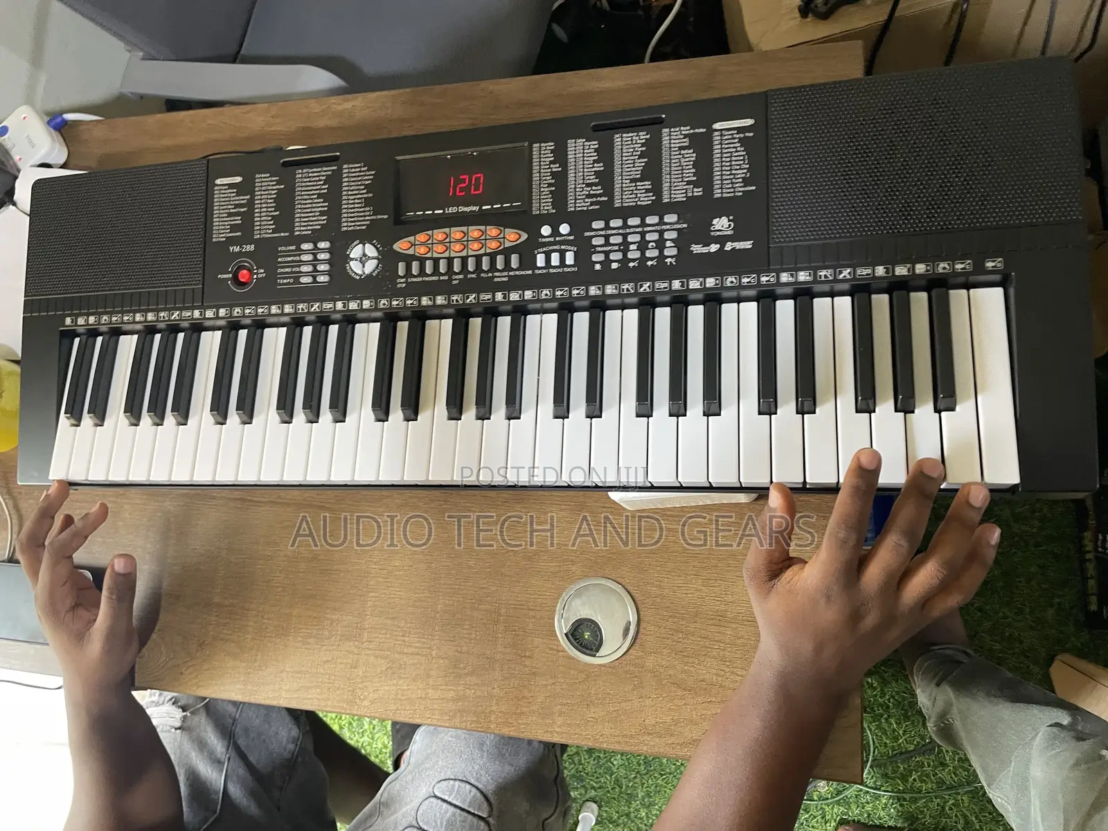 Yongmei Ym-288 61 Keys Keyboard